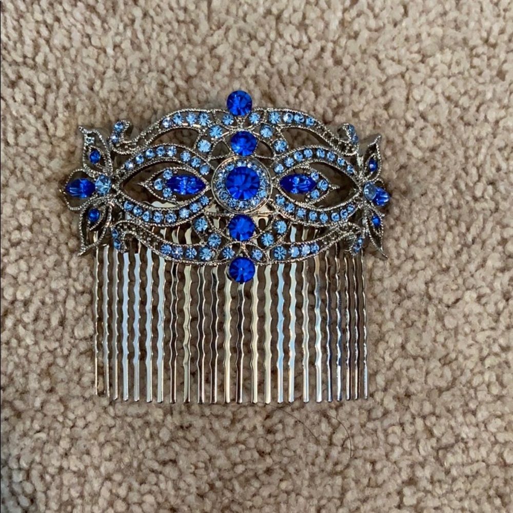 Blue hair comb